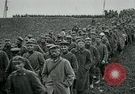 Standbild deutschen Gefangenen Saizerais Frankreich, 1918, aus Sekunde 14 historischem Filmmaterial Videoclip 65675029609