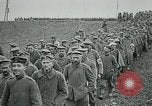Standbild deutschen Gefangenen Saizerais Frankreich, 1918, aus Sekunde 16 historischem Filmmaterial Videoclip 65675029609