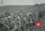 Standbild deutschen Gefangenen Saizerais Frankreich, 1918, aus Sekunde 18 historischem Filmmaterial Videoclip 65675029609
