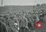 Standbild deutschen Gefangenen Saizerais Frankreich, 1918, aus Sekunde 24 historischem Filmmaterial Videoclip 65675029609