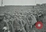 Standbild deutschen Gefangenen Saizerais Frankreich, 1918, aus Sekunde 25 historischem Filmmaterial Videoclip 65675029609