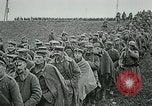 Standbild deutschen Gefangenen Saizerais Frankreich, 1918, aus Sekunde 27 historischem Filmmaterial Videoclip 65675029609