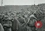 Standbild deutschen Gefangenen Saizerais Frankreich, 1918, aus Sekunde 31 historischem Filmmaterial Videoclip 65675029609
