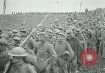 Standbild deutschen Gefangenen Saizerais Frankreich, 1918, aus Sekunde 34 historischem Filmmaterial Videoclip 65675029609