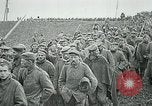 Standbild deutschen Gefangenen Saizerais Frankreich, 1918, aus Sekunde 35 historischem Filmmaterial Videoclip 65675029609