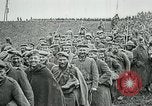 Standbild deutschen Gefangenen Saizerais Frankreich, 1918, aus Sekunde 38 historischem Filmmaterial Videoclip 65675029609