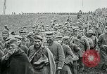 Standbild deutschen Gefangenen Saizerais Frankreich, 1918, aus Sekunde 39 historischem Filmmaterial Videoclip 65675029609