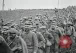 Standbild deutschen Gefangenen Saizerais Frankreich, 1918, aus Sekunde 40 historischem Filmmaterial Videoclip 65675029609