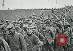 Standbild deutschen Gefangenen Saizerais Frankreich, 1918, aus Sekunde 41 historischem Filmmaterial Videoclip 65675029609