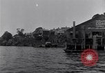 Image décharger sardines United States USA, 1920, de la seconde 18 séquences d'archives historiques vidéo 65675029622