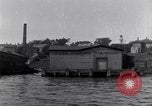 Image décharger sardines United States USA, 1920, de la seconde 32 séquences d'archives historiques vidéo 65675029622