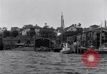 Image décharger sardines United States USA, 1920, de la seconde 43 séquences d'archives historiques vidéo 65675029622
