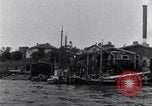 Image décharger sardines United States USA, 1920, de la seconde 46 séquences d'archives historiques vidéo 65675029622
