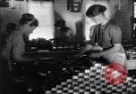Image traitement sardine United States USA, 1920, de la seconde 54 séquences d'archives historiques vidéo 65675029623