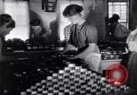 Image traitement sardine United States USA, 1920, de la seconde 59 séquences d'archives historiques vidéo 65675029623