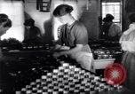 Image traitement sardine United States USA, 1920, de la seconde 60 séquences d'archives historiques vidéo 65675029623