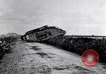 Standbild britische Marke Panzer IV in Betrieb Ersten Weltkrieg LANGRES FRANKREICH, 1918, aus Sekunde 15 historischem Filmmaterial Videoclip 65675029628