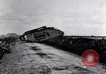 Standbild britische Marke Panzer IV in Betrieb Ersten Weltkrieg LANGRES FRANKREICH, 1918, aus Sekunde 16 historischem Filmmaterial Videoclip 65675029628