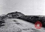 Standbild britische Marke Panzer IV in Betrieb Ersten Weltkrieg LANGRES FRANKREICH, 1918, aus Sekunde 20 historischem Filmmaterial Videoclip 65675029628