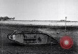 Standbild britische Marke Panzer IV in Betrieb Ersten Weltkrieg LANGRES FRANKREICH, 1918, aus Sekunde 25 historischem Filmmaterial Videoclip 65675029628