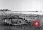 Standbild britische Marke Panzer IV in Betrieb Ersten Weltkrieg LANGRES FRANKREICH, 1918, aus Sekunde 27 historischem Filmmaterial Videoclip 65675029628