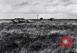 Standbild britische Marke Panzer IV in Betrieb Ersten Weltkrieg LANGRES FRANKREICH, 1918, aus Sekunde 41 historischem Filmmaterial Videoclip 65675029628