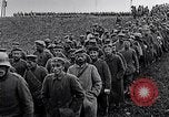 Standbild deutschen Gefangenen Saizerais Frankreich, 1918, aus Sekunde 12 historischem Filmmaterial Videoclip 65675029633