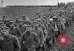 Standbild deutschen Gefangenen Saizerais Frankreich, 1918, aus Sekunde 15 historischem Filmmaterial Videoclip 65675029633