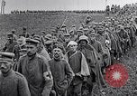 Standbild deutschen Gefangenen Saizerais Frankreich, 1918, aus Sekunde 17 historischem Filmmaterial Videoclip 65675029633