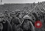 Standbild deutschen Gefangenen Saizerais Frankreich, 1918, aus Sekunde 29 historischem Filmmaterial Videoclip 65675029633