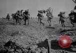 Standbild American Field Artillery Frankreich, 1918, aus Sekunde 57 historischem Filmmaterial Videoclip 65675029637