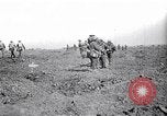 Standbild Bahre Träger Frankreich, 1918, aus Sekunde 1 historischem Filmmaterial Videoclip 65675029638