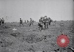 Standbild Bahre Träger Frankreich, 1918, aus Sekunde 3 historischem Filmmaterial Videoclip 65675029638