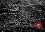 Standbild Bahre Träger Frankreich, 1918, aus Sekunde 8 historischem Filmmaterial Videoclip 65675029638