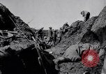 Standbild Bahre Träger Frankreich, 1918, aus Sekunde 30 historischem Filmmaterial Videoclip 65675029638