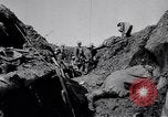 Standbild Bahre Träger Frankreich, 1918, aus Sekunde 35 historischem Filmmaterial Videoclip 65675029638