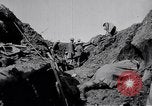Standbild Bahre Träger Frankreich, 1918, aus Sekunde 36 historischem Filmmaterial Videoclip 65675029638