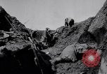Standbild Bahre Träger Frankreich, 1918, aus Sekunde 41 historischem Filmmaterial Videoclip 65675029638