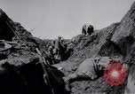 Standbild Bahre Träger Frankreich, 1918, aus Sekunde 42 historischem Filmmaterial Videoclip 65675029638