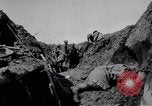Standbild Bahre Träger Frankreich, 1918, aus Sekunde 45 historischem Filmmaterial Videoclip 65675029638