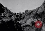 Standbild Bahre Träger Frankreich, 1918, aus Sekunde 49 historischem Filmmaterial Videoclip 65675029638