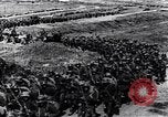 Standbild deutsche Truppen in Richtung der Vorderseite Frankreich, 1918, aus Sekunde 19 historischem Filmmaterial Videoclip 65675029656