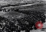 Standbild deutsche Truppen in Richtung der Vorderseite Frankreich, 1918, aus Sekunde 20 historischem Filmmaterial Videoclip 65675029656