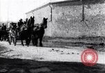 Standbild deutsche Truppen in Richtung der Vorderseite Frankreich, 1918, aus Sekunde 36 historischem Filmmaterial Videoclip 65675029656