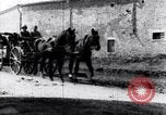 Standbild deutsche Truppen in Richtung der Vorderseite Frankreich, 1918, aus Sekunde 43 historischem Filmmaterial Videoclip 65675029656