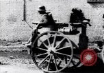 Standbild deutsche Truppen in Richtung der Vorderseite Frankreich, 1918, aus Sekunde 51 historischem Filmmaterial Videoclip 65675029656