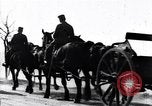 Standbild deutsche Truppen in Richtung der Vorderseite Frankreich, 1918, aus Sekunde 53 historischem Filmmaterial Videoclip 65675029656