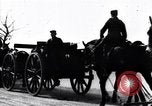 Standbild deutsche Truppen in Richtung der Vorderseite Frankreich, 1918, aus Sekunde 56 historischem Filmmaterial Videoclip 65675029656