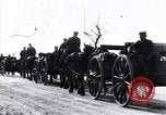 Standbild deutsche Truppen in Richtung der Vorderseite Frankreich, 1918, aus Sekunde 61 historischem Filmmaterial Videoclip 65675029656