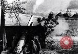 Standbild Deutsche Artillerie feuern Frankreich, 1918, aus Sekunde 10 historischem Filmmaterial Videoclip 65675029658